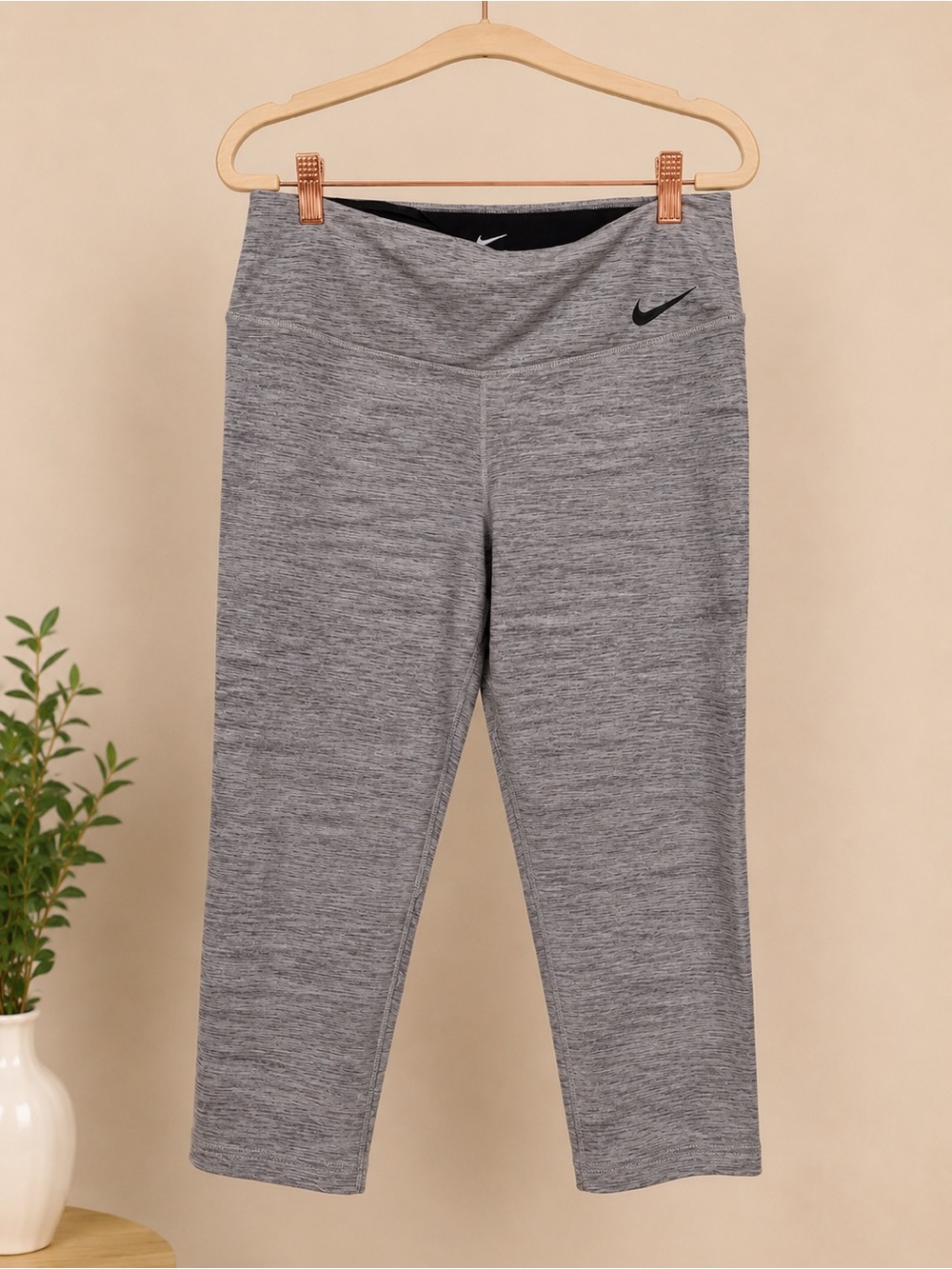 Nike Dri-FIT Women’s Large High Ride Capri Leggings Heathered Gray